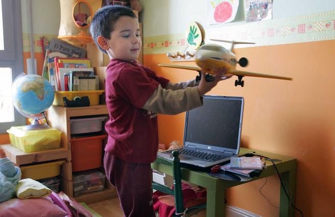 Se recomienda que los niños pasen su tiempo con otras actividades que no sean tecnológicas.