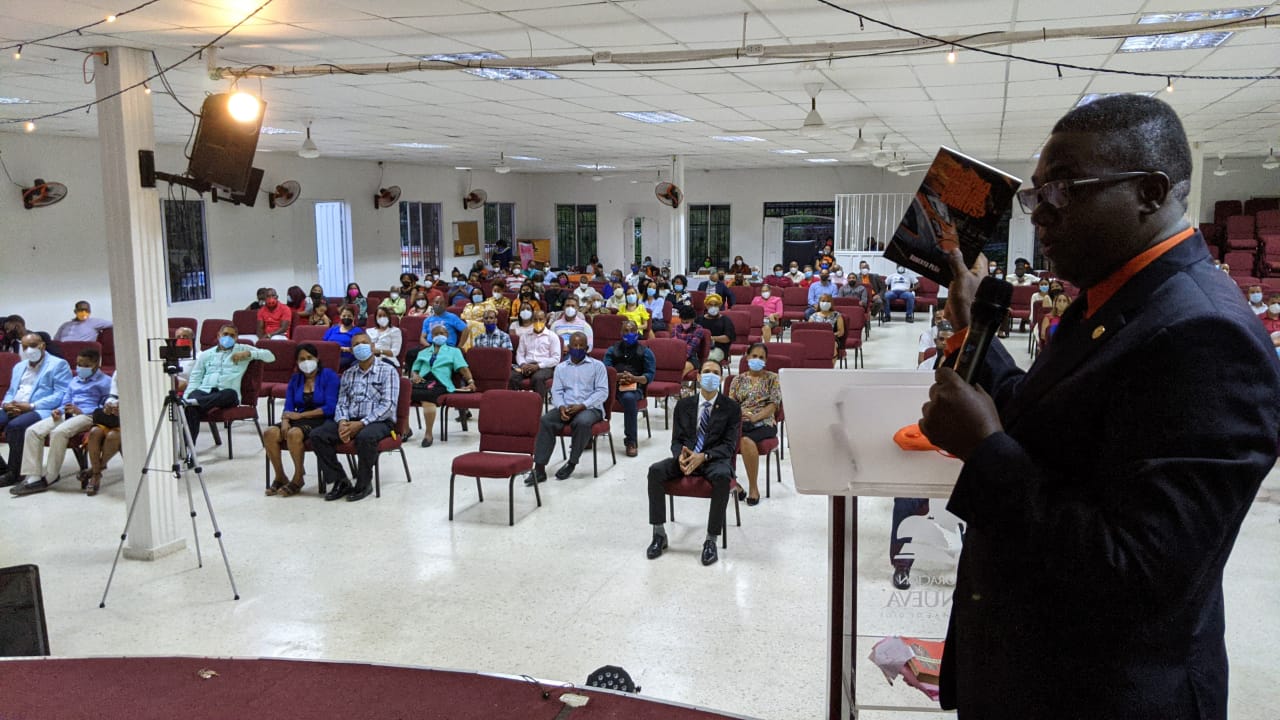 Pastor Roberto Peña y su esposa Dorka de Peña