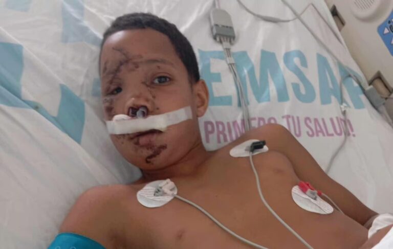 Mujer pide ayuda para cubrir gastos de cirugía a su hijo que cayó de un caballo